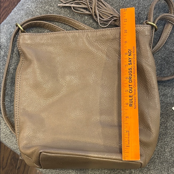 HOBO Classic Brown Leather Hobo Bag. Can be shoulder bag or backpack. - Picture 6 of 7